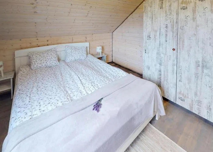 Semesterbostad 2 Bedroom Pet Friendly In Karwia